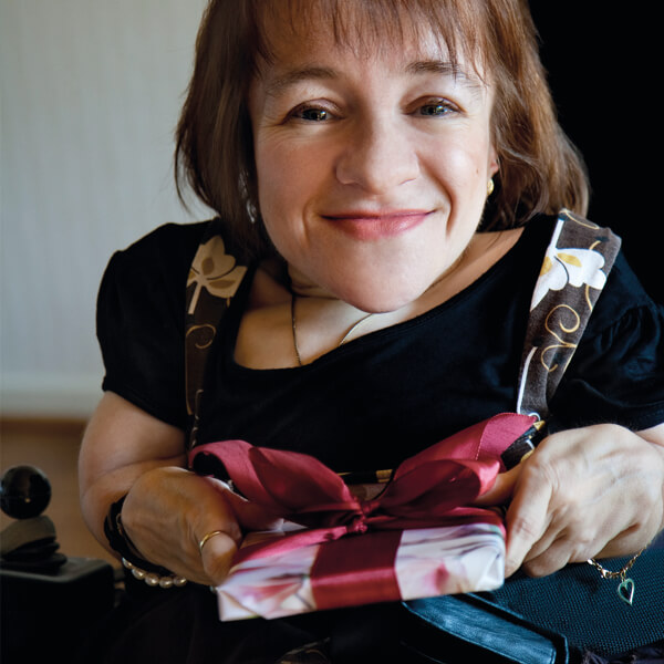 Frau mit Glasknochenkrankheit